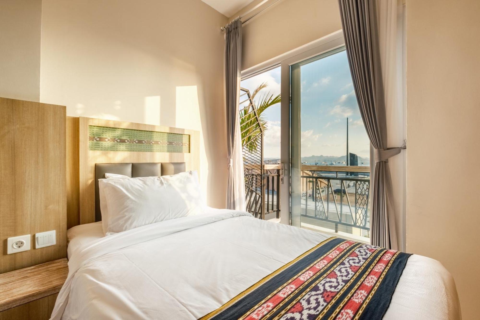 Dejavu 2.0 Hotel Bajo Komodo Лабуан-Бахо Экстерьер фото
